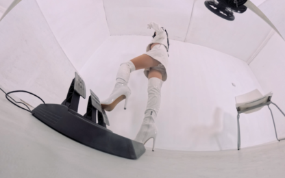 （VR180）Tinyman-Ep9-Lurking under feet of show girl - Image 4