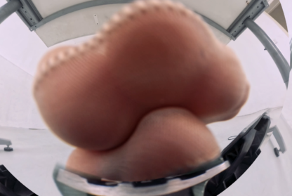 （VR180）Tinyman-Ep9-Lurking under feet of show girl - Image 3