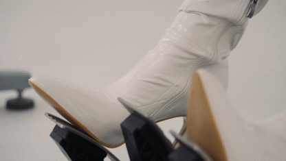 （Non VR）Tinyman Ep9 extra - Lurking under feet of showgirl - Image 4