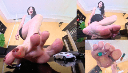 A Giantess plays with you [VR360+FLAT VERSION] - Image 4